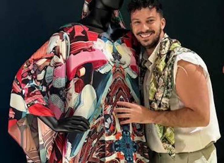 The story behind the Cavo Zoe Scarf